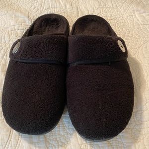 Vionic slippers